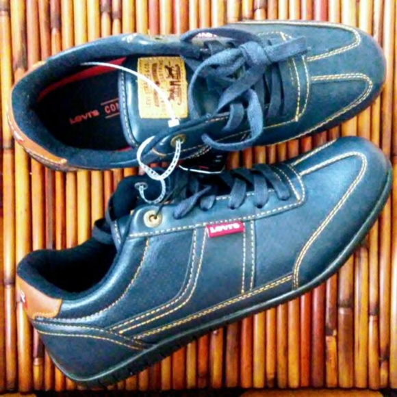 Levi's Other - Levi's Men's Upland Waxed Blue Sneakers